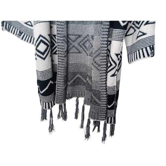 New without tags Pol Aztec Print Fringe Oversized Open Front Long Cardigan SZ S - Picture 5 of 11